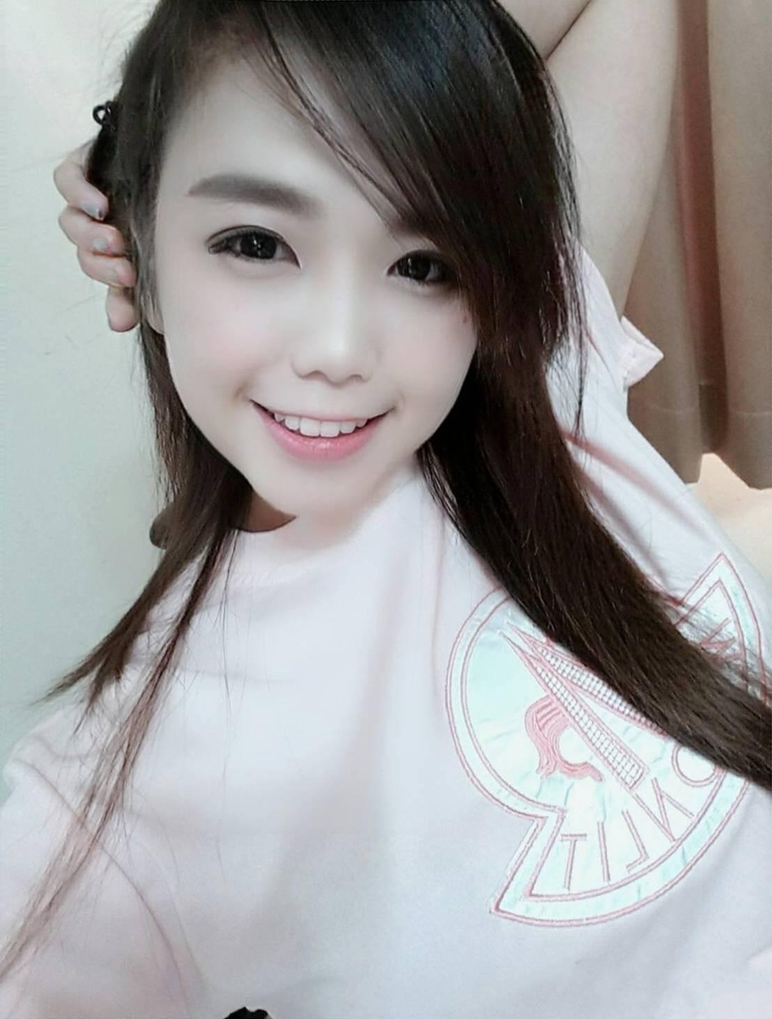 彰投 學妹 馨煙 38C|34 擅長絲襪秀